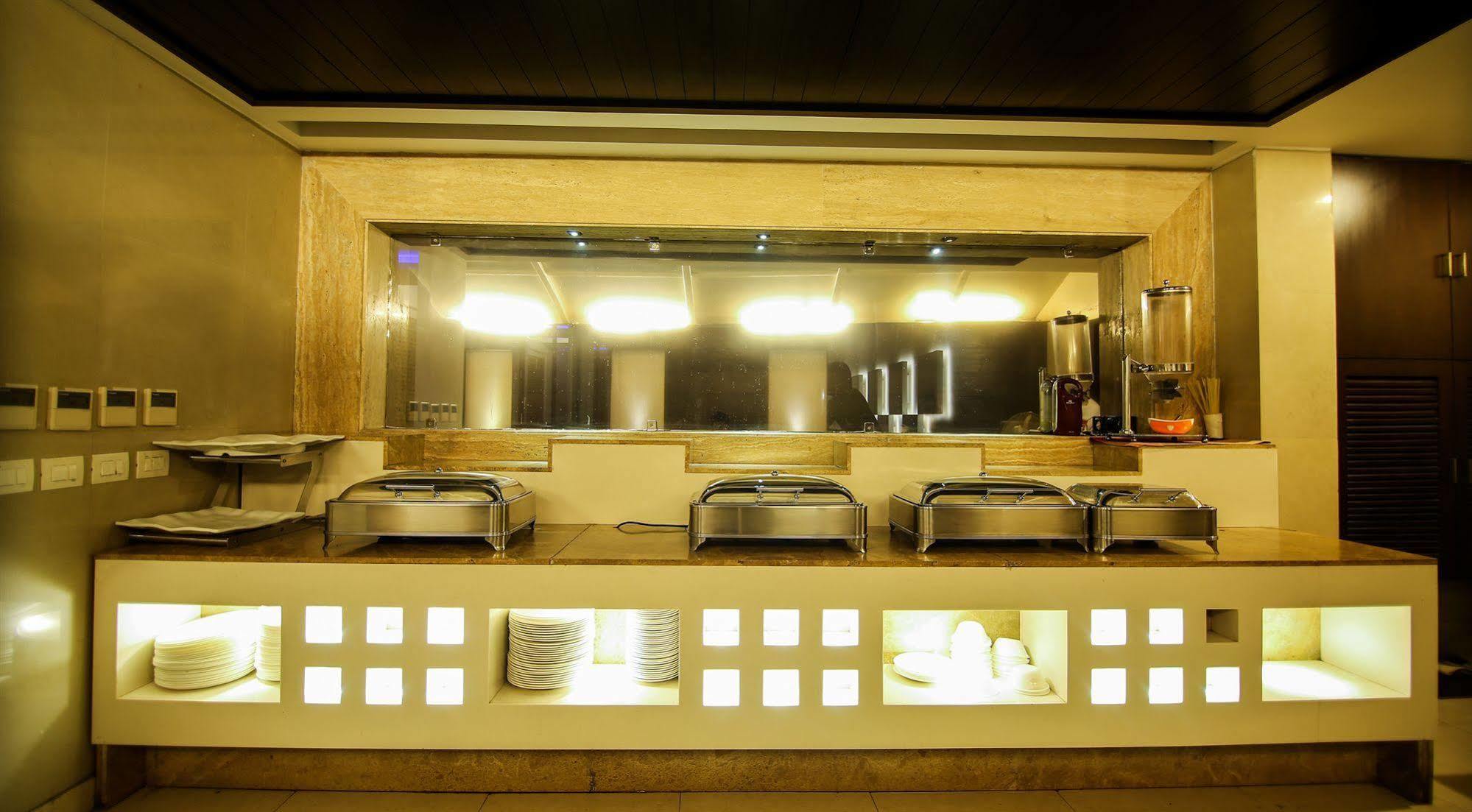 Отель The Prime Balaji Deluxe At New Delhi Railway Station - Free Airport Pickup Экстерьер фото